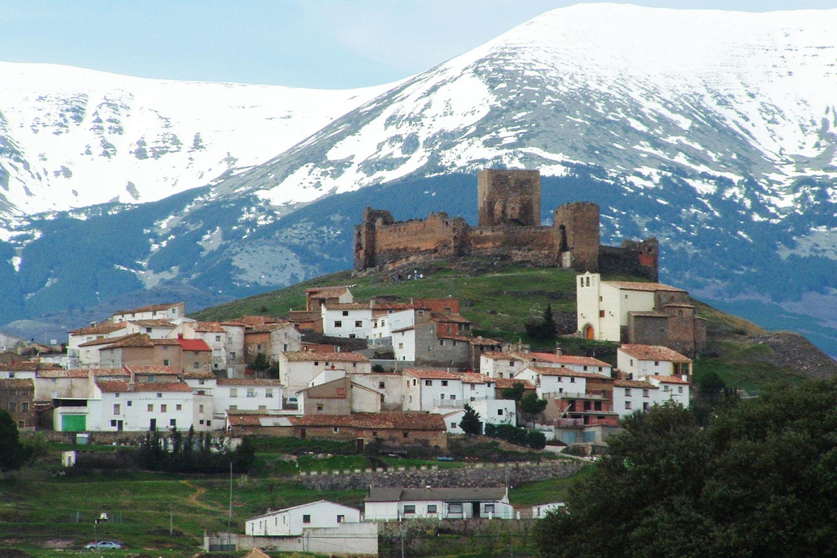 Hóa ra đây là tiếng búa của nện của những người làm nghề rèn tiền giả.