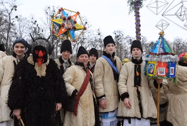 Mặc dù có lịch sử phức tạp nhưng quốc gia này lại là một trong những đất nước "trẻ" nhất thế giới khi đến năm 1991 mới hoàn toàn độc lập.