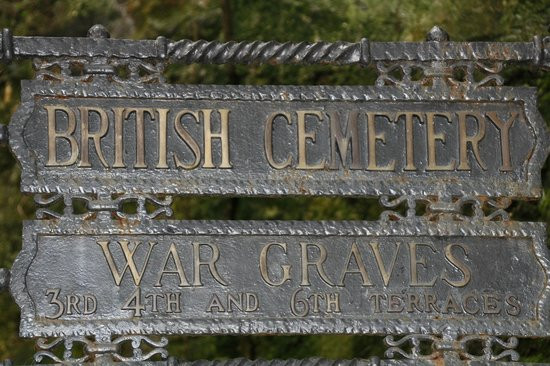 Ngoài ra, sau Thế chiến I, một đài tưởng niệm những người lính đã ngã xuống trong cuộc chiến này cũng được thêm vào nghĩa trang Staglieno.