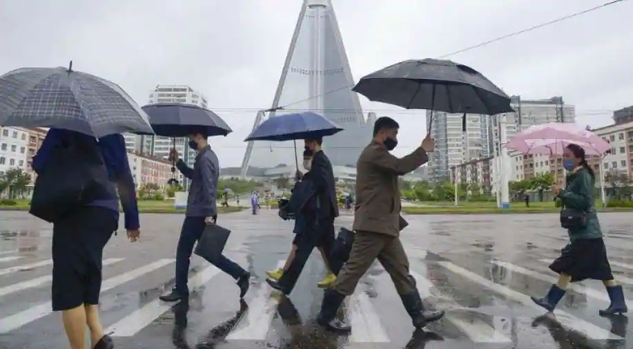 Theo đó, chỉ trong ngày 12/5, nước này ghi nhận thêm 18.000 ca có triệu chứng và 6 ca tử vong.