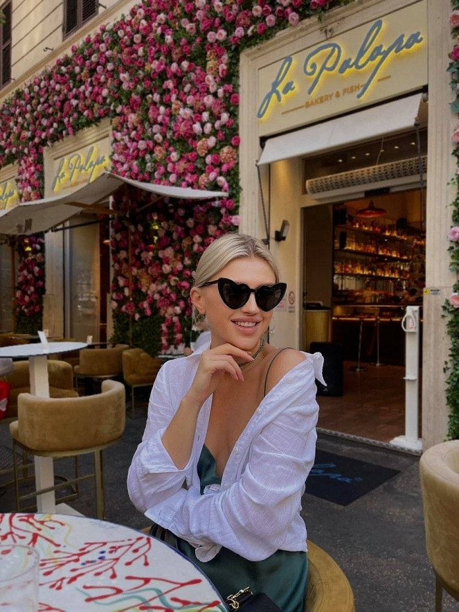 Sergeeva sinh năm 1996, tốt nghiệp Đại học Taras Shevchenko ở Kiev, chuyên ngành báo chí.