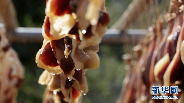 Sấy thịt bằng ánh nắng mặt trời là truyền thống của địa phương.