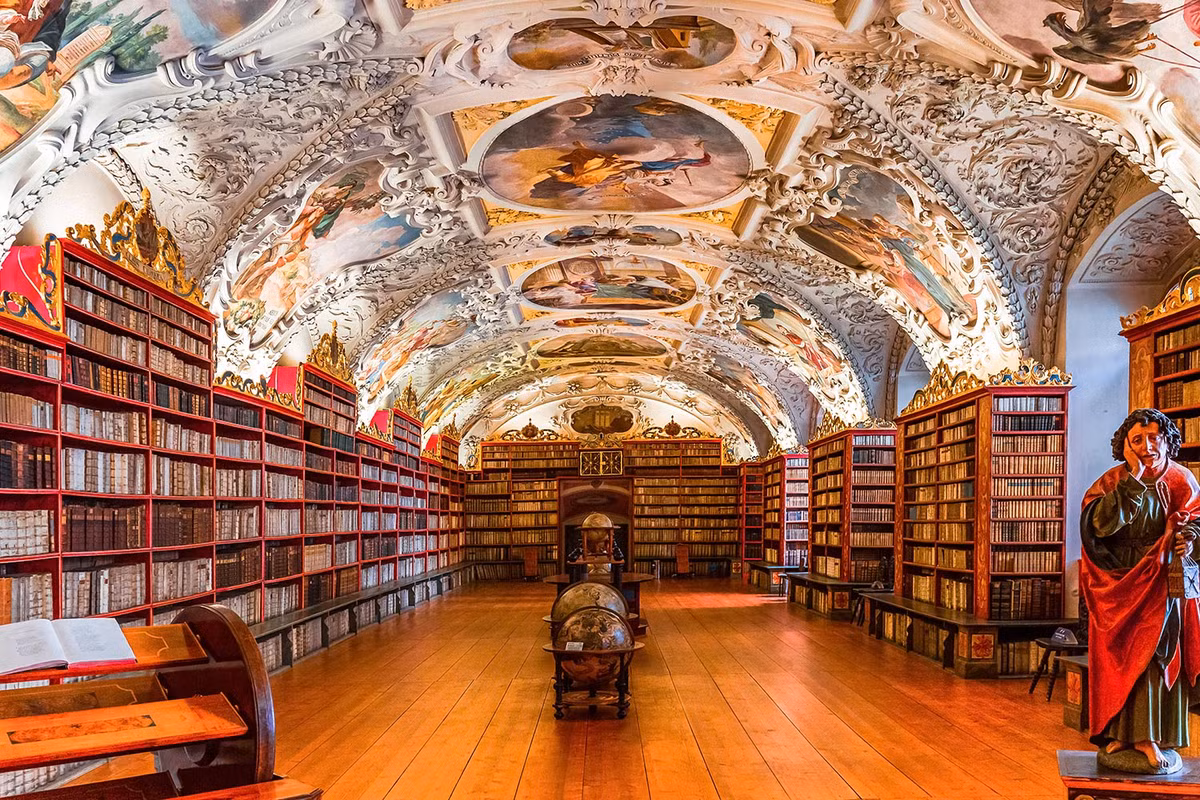 Được xây dựng vào năm 1679, Thư viện Tu viện Strahov ở thủ đô Praha đóng một vai trò quan trọng trong lịch sử Séc. Đây cũng là nơi lưu giữ hàng nghìn bản in được thực hiện từ thế kỷ 16 đến 18.