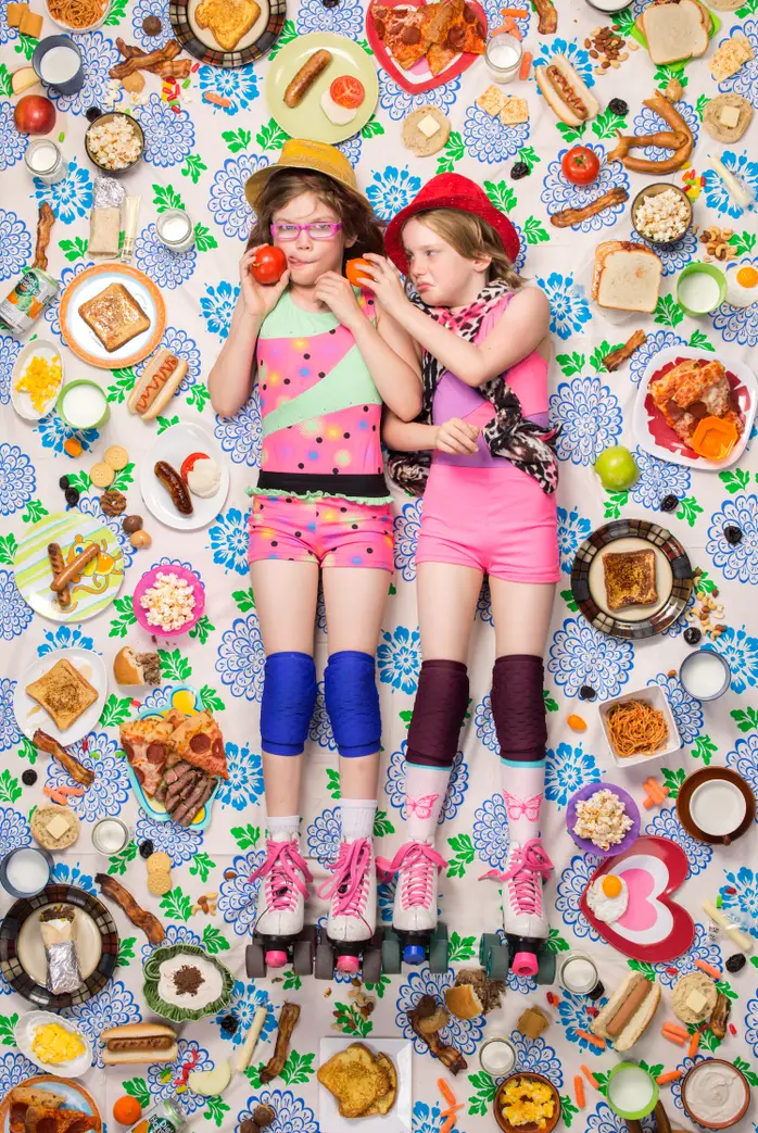 Cặp chị em Alexandra (9 tuổi) và Jessica (8 tuổi) đến từ Mỹ lại rất thích đồ ngọt, pizza, mì ống. Hai cô bé tiết lộ rằng bản thân khá "lười ăn rau", đặc biệt là súp lơ xanh và cải bi xen.