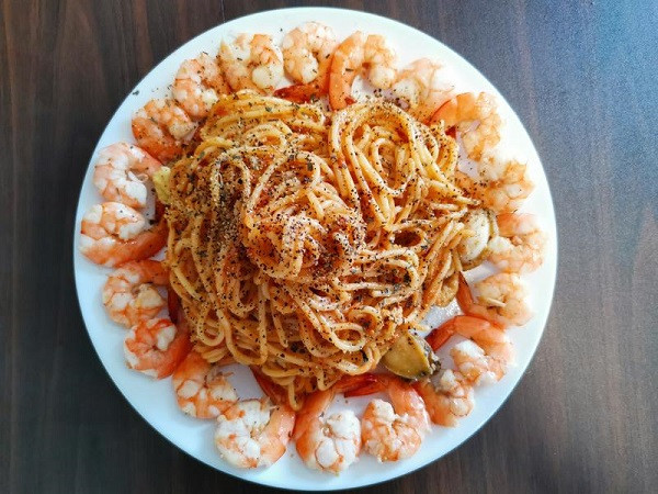 Ngoài các món ăn quốc tế như pizza hay mì Ý,...