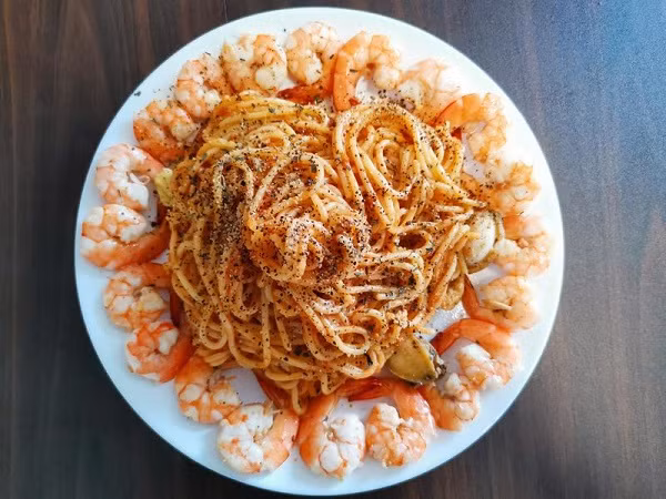 Ngoài các món ăn quốc tế như pizza hay mì Ý,...