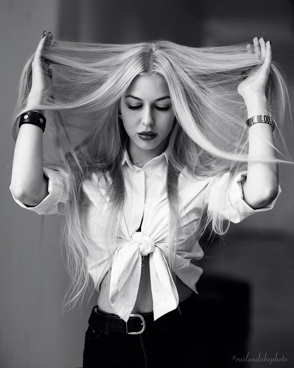 ... và lập tức bị đuổi khỏi ngành vì vi phạm về quy tắc bảo mật.