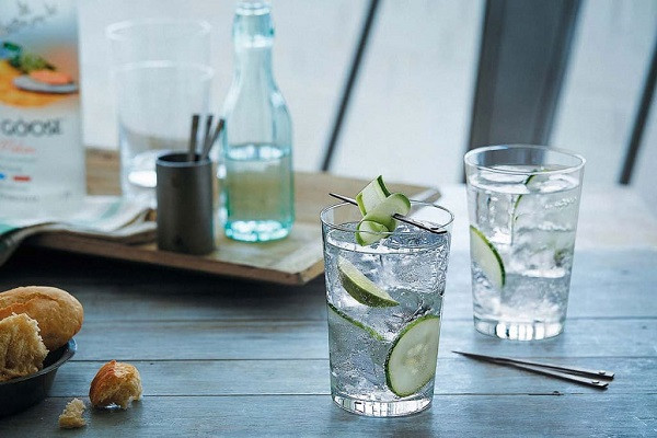 Vào thế kỷ 14, Đại sứ Anh tại Moscow nhận xét Vodka là "đồ uống quốc dân" của Nga.