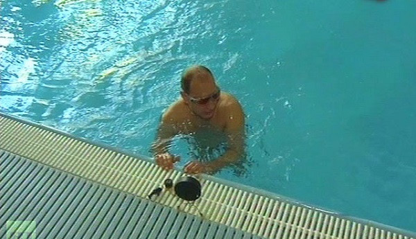 Trước khi dành thời gian bơi lội, suy tính chuyện quốc gia đại sự...