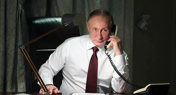 Tổng thống Putin có thói quen làm việc muộn tại dinh thự riêng và sẽ triệu tập cấp dưới tới nếu thấy cần thiết.