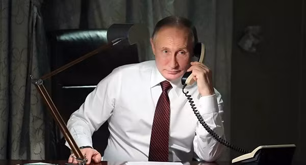 Tổng thống Putin có thói quen làm việc muộn tại dinh thự riêng và sẽ triệu tập cấp dưới tới nếu thấy cần thiết.