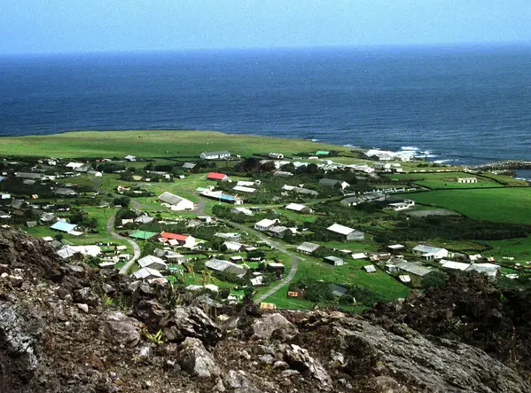 Ngoài ra, trước khi đặt vé máy bay, du khách cần phải được chính quyền phê duyệt.