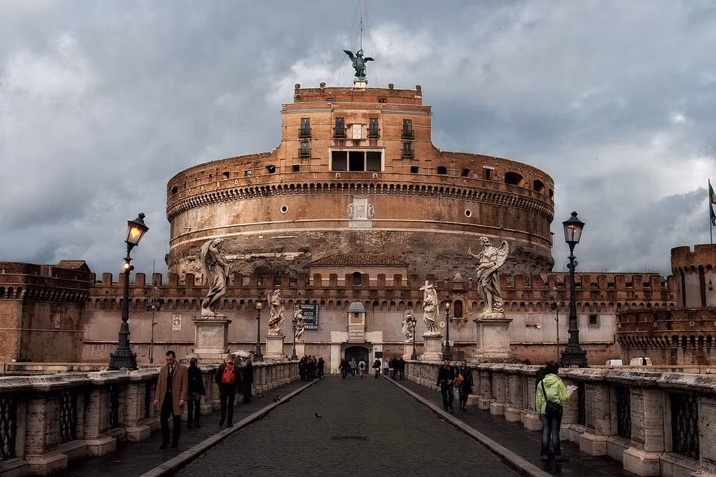 Vatican thường được mọi người nhớ đến với tên gọi Tòa thánh Vatican...