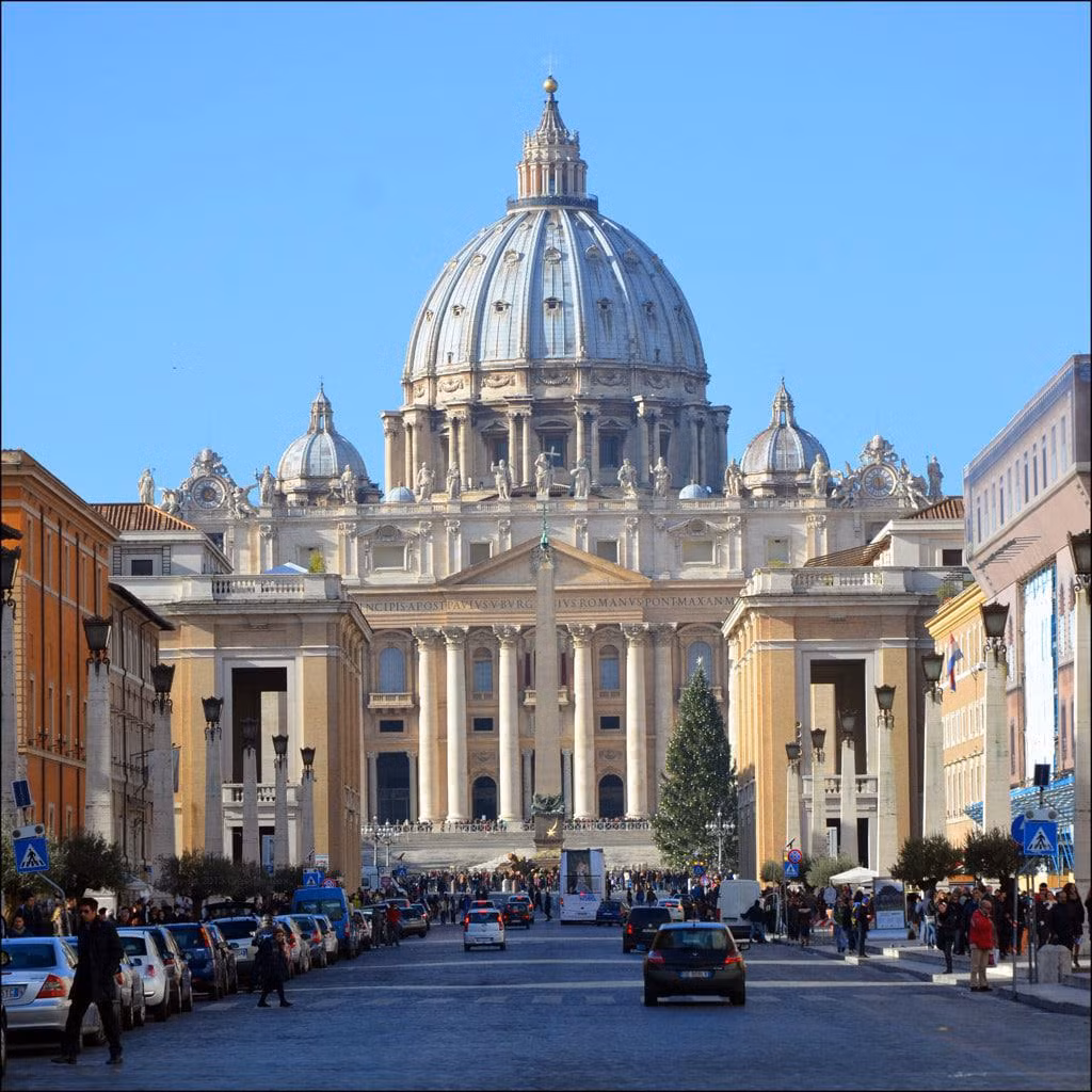 Thành Vatican, tên chính thức là Thành quốc Vatican, là quốc gia nhỏ nhất thế giới với diện tích chỉ 0,44 km vuông.