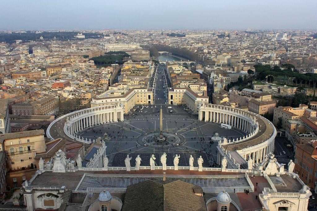 Do nằm gọn trong lòng thủ đô Rome của Italy nên không ít người lầm tưởng Vatican là một thành phố.