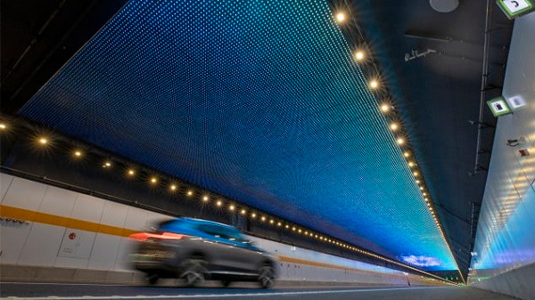 Khung canh ngoan muc tai “ham cao toc duoi nuoc” dai nhat Trung Quoc