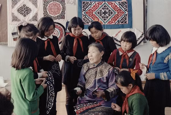 Trong những năm gần đây, tộc người này đang cố gắng thu lợi nhuận từ văn hóa của chính dân tộc mình.