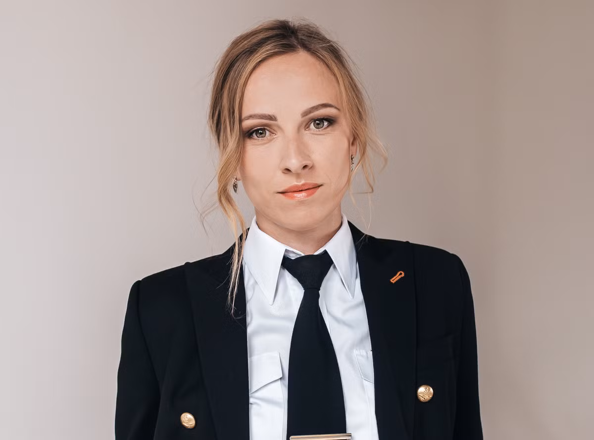 Galina từng là một tiếp viên hàng không. Tuy nhiên, sau đó cô nhận ra đam mê thực sự của bản thân và quyết tâm theo đuổi nó.