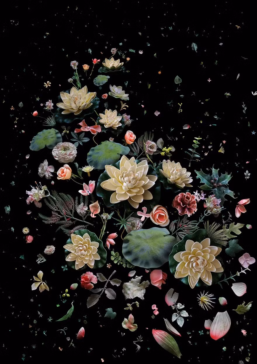 Hoa nhân tạo bị ném xuống lòng đại dương sau khi "hết tác dụng".