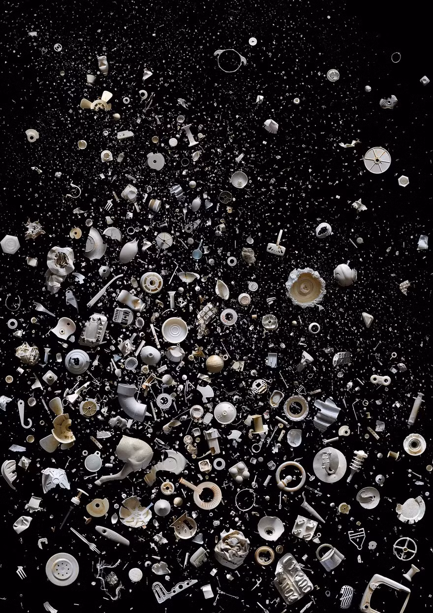 "Cơn mưa tuyết trắng" kỳ lạ đến từ những món đồ nhựa bị bỏ đi, trong đó bao gồm nhựa dùng một lần, nhựa công nghiệp và cả nhựa nguy hại.