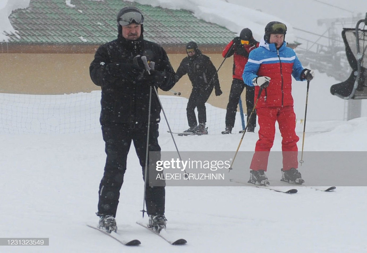 Hai nguyên thủ được cho là nói chuyện với nhau 2 lần vào mỗi cuối tuần, có chung niềm đam mê với khúc côn cầu trên băng cùng một số môn thể thao khác.