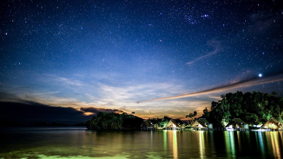 Khoảng 20 năm trước, Raja Ampat từng suy tàn do tình trạng đánh bắt cá thương mại thiếu kiểm soát và các hoạt động không bền vững.