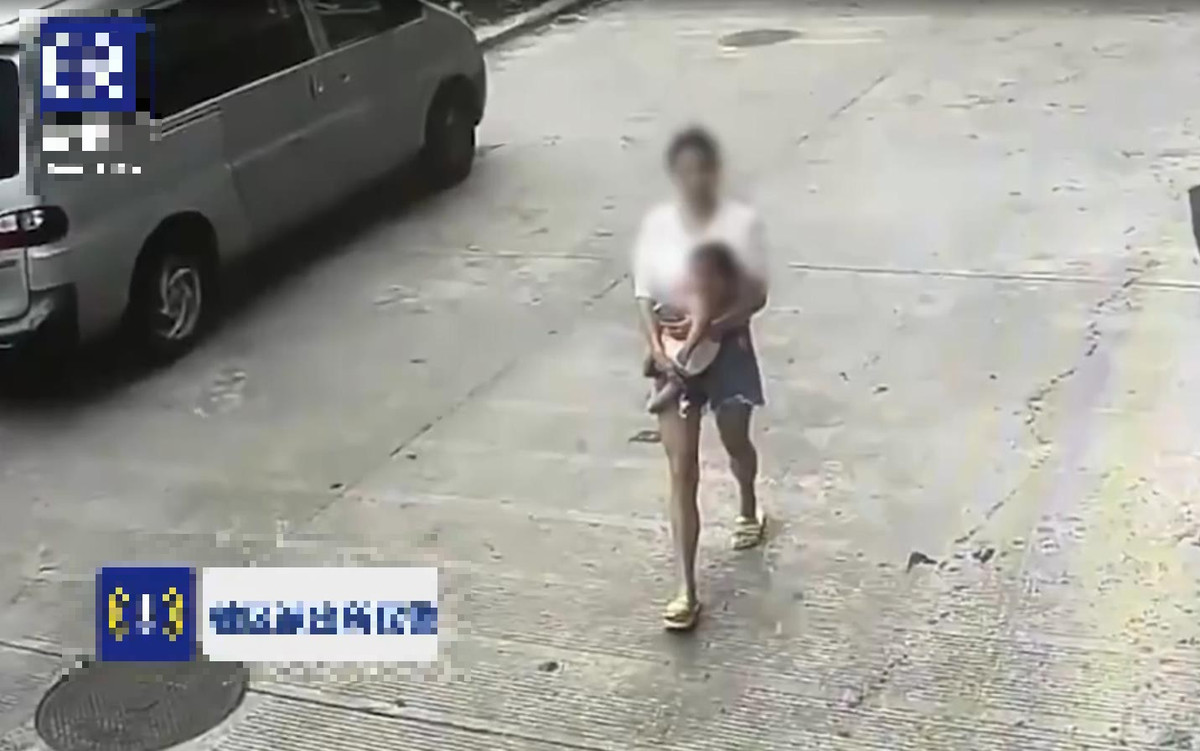 Me tre vut con so sinh o tram rac, ly do gay phan no