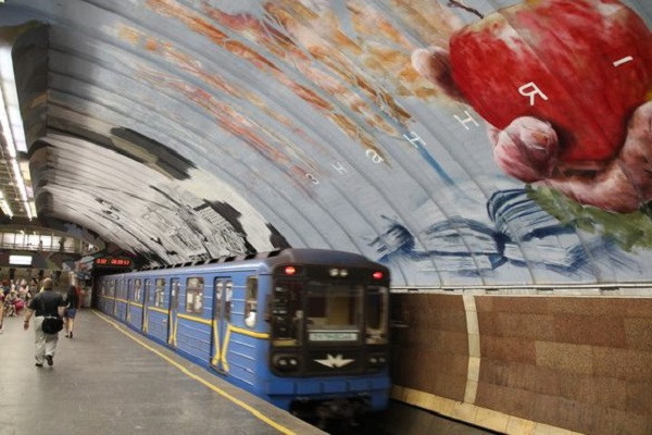 ... biến nội thất "nhạt nhẽo" thành "bữa tiệc đầy màu sắc".