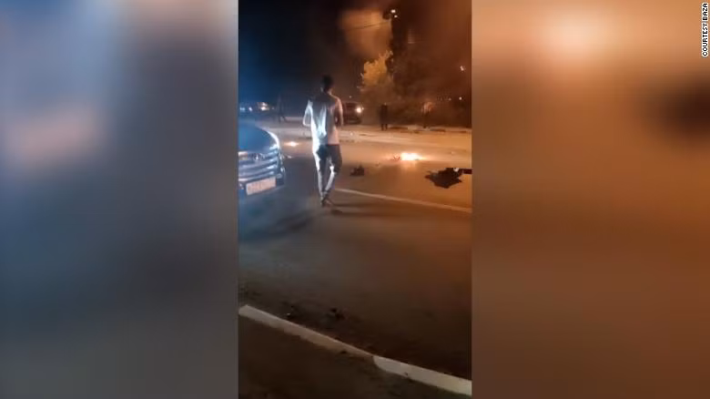 Trong khi đó, nhà văn và nhà hoạt động chính trị người Nga Zakhar Prilepin, ám chỉ Ukraine có thể đứng sau vụ đánh bom trên.