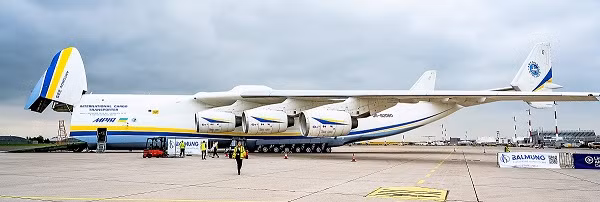 Mỗi giờ bay của AN-225 tốn hơn 20 tấn nhiên liệu, tương đương với 6.700 USD (hơn 152 triệu đồng).