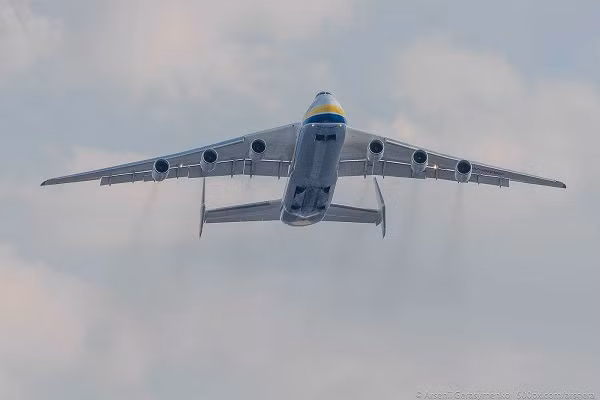 Máy bay Antonov AN-225 lần đầu sải cánh vào năm 1988.