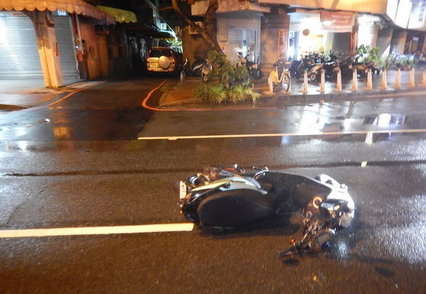 Co gai nhan “mon qua” dam nuoc mat trong ngay le tinh nhan-Hinh-2