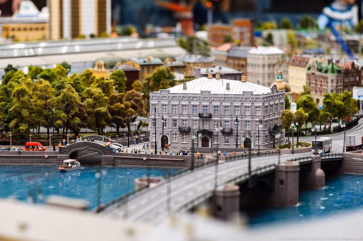 Đây mô hình lớn nhất ở Nga và lớn thứ hai trên thế giới, sau Miniatur Wunderland ở Hamburg, Đức.