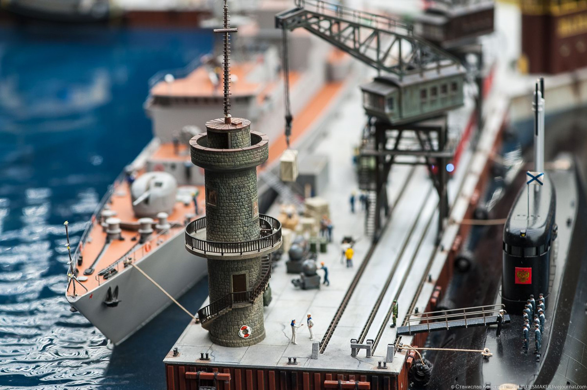 ... mô tả các hoạt động khác nhau của con người trong ngày như làm việc, giải trí, thể thao, học tập, cuộc sống đồng quê, du lịch, lễ kỷ niệm, quân sự,...