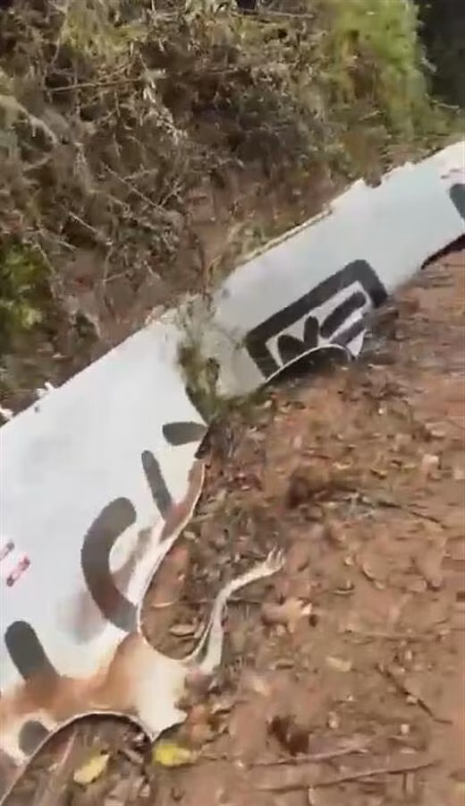 Chiếc máy bay mang số hiệu MU5735, chở theo 132 người, trong đó bao gồm 123 hành khách và 9 thành viên phi hành đoàn.