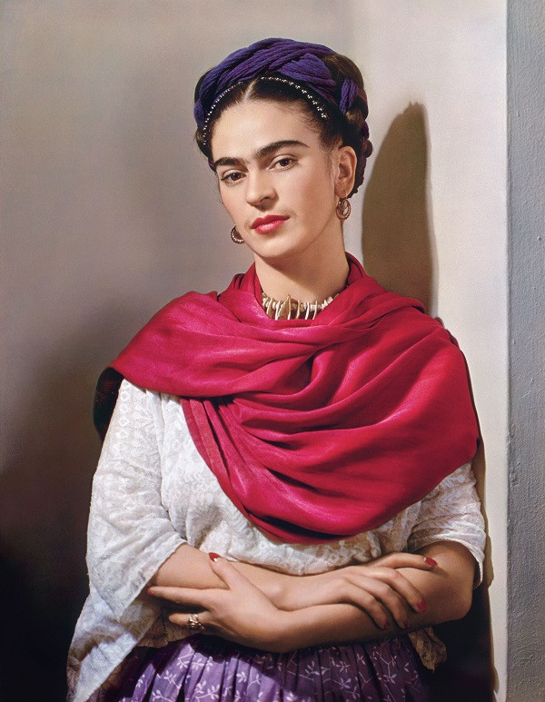 Frida Kahlo còn được biết đến với danh xưng "Thanh nữ hội họa" của thế kỷ 20. Bà được coi là nữ họa sĩ tài hoa bậc nhất Mexico.