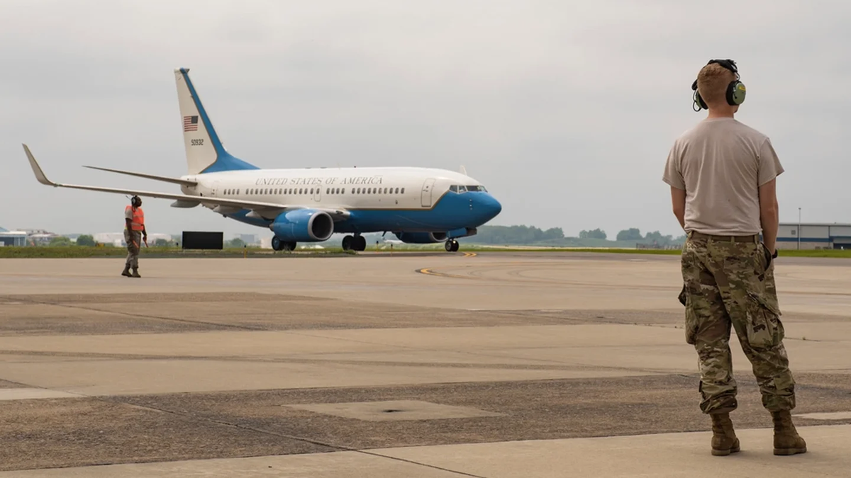 C-40C được thiết kế để thay thế C-22 đã cũ.