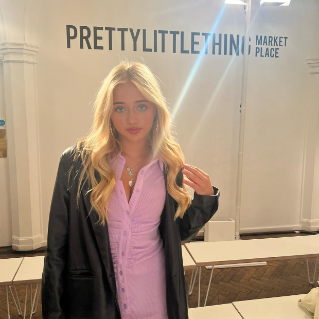 Ami Charlize là một đứa trẻ khá nổi tiếng tại Anh, mỗi bài đăng của cô bé trên trang mạng xã hội cá nhân có thể thu về tới 12 nghìn bảng Anh.