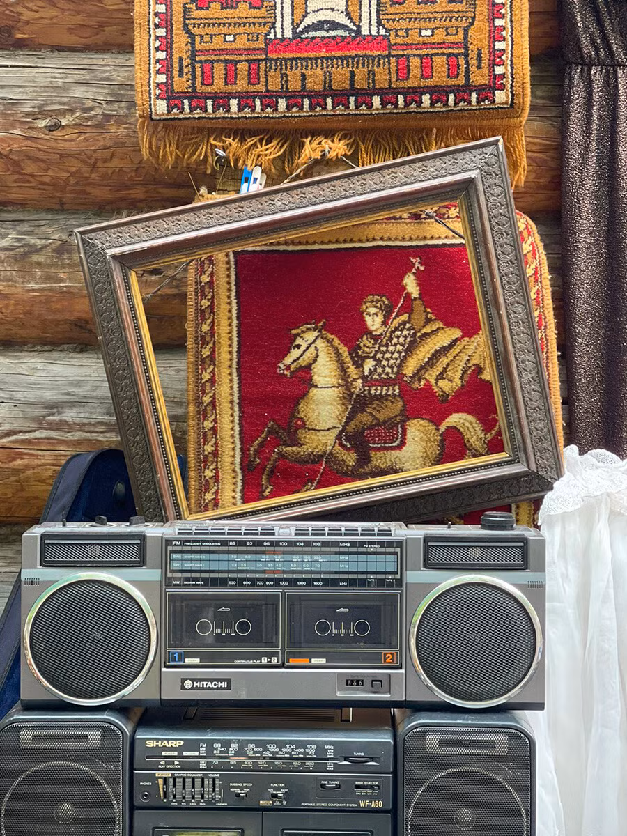 Ngoài ra còn có gian hàng bày đầy những đĩa than Vinyl, điều mà không một người đam mê âm nhạc nào có thể bỏ qua.