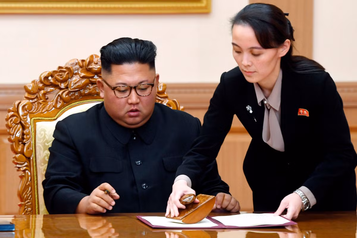 Kim Yo-jong được coi là nhân vật chính trị quyền lực ở Triều Tiên và là cánh tay phải của Chủ tịch Kim Jong-un.