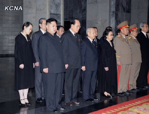 Bà Kim Yo-jong lần đầu tiên xuất hiện trước công chúng trong lễ tang của lãnh đạo Kim Jong-il vào tháng 12/2011.