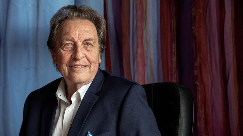 Cha cua ty phu Elon Musk tuyen bo hien tang tinh trung