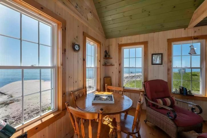 Không ồn ào khói bụi hay có sự tồn tại của các "camera chạy bằng cơm...