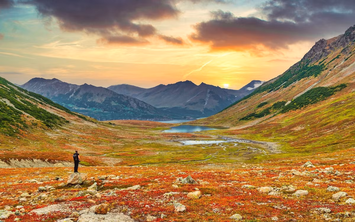 Kamchatka là một bán đảo ở miền Viễn Đông nước Nga có diện tích khoảng 472.300 km2 và chiều dài khoảng 1.250 km.