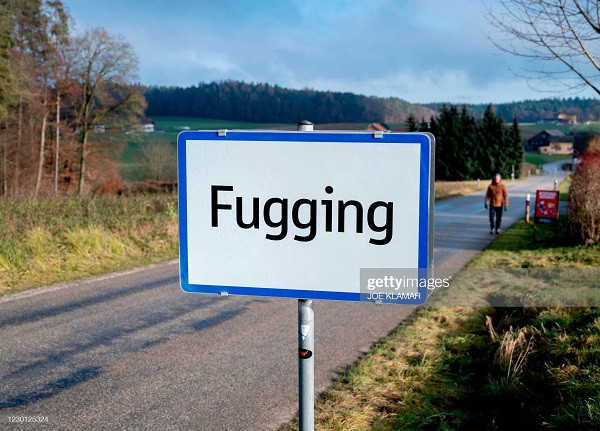 Trước khi có tên gọi Fugging như hiện tại, ngôi làng này từng nhiều lần "thay tên đổi họ".