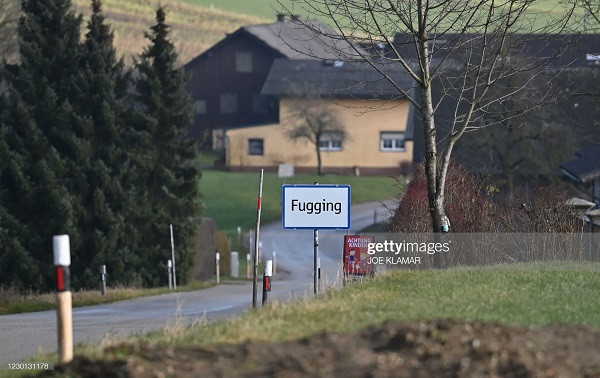 Ngôi làng thành lập năm 1070, nằm cách biên giới Đức 4 km.