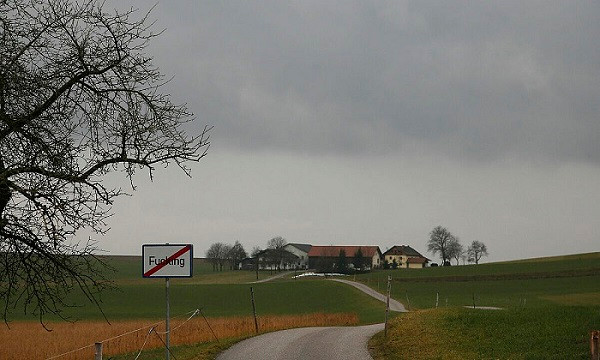 Trước khi đổi tên, ngôi làng sở hữu cái tên có phần khá "tục tĩu".