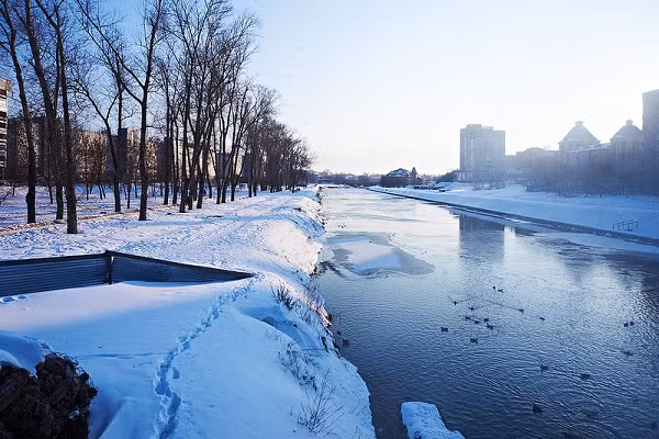 Cho tới nay, dù nhiều nhà máy đã đóng cửa, nhưng danh hiệu "thành phố của những cô dâu" vẫn còn tồn tại.