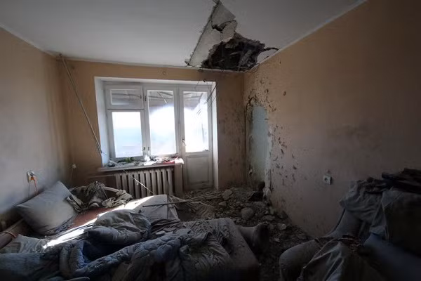 Căn hộ hư hỏng nặng,...