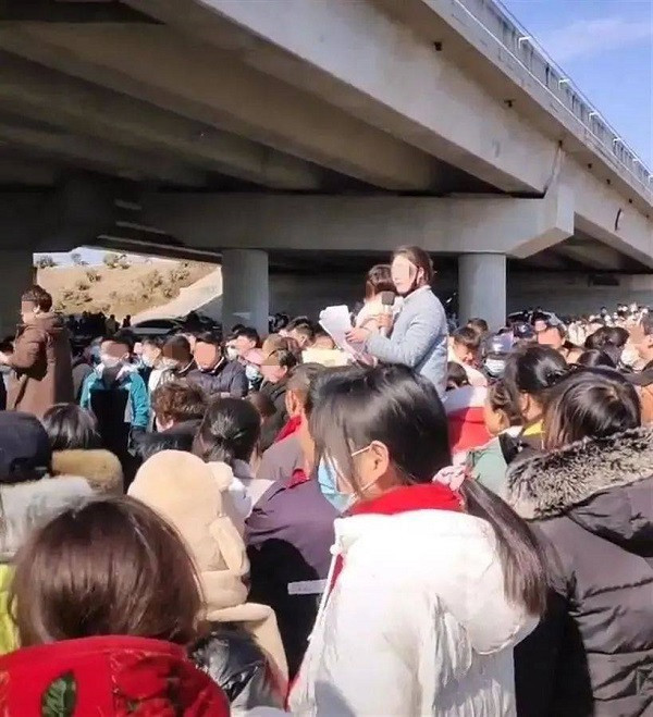 Le “ken chong” 5 nu - 100 nam, ti le choi nhu thi dai hoc